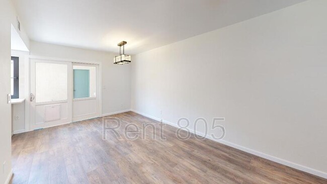 Building Photo - 2452 Manzanita Dr