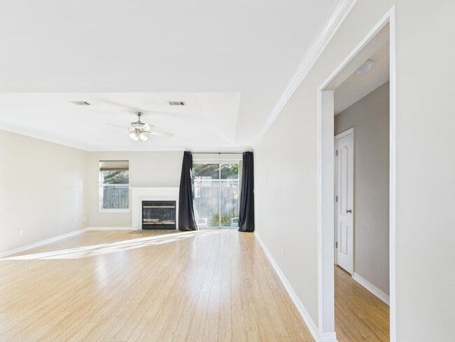 Foto del edificio - 1912 Spiller Way