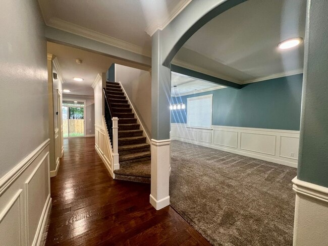 Building Photo - Beautiful 5 Bedroom Home