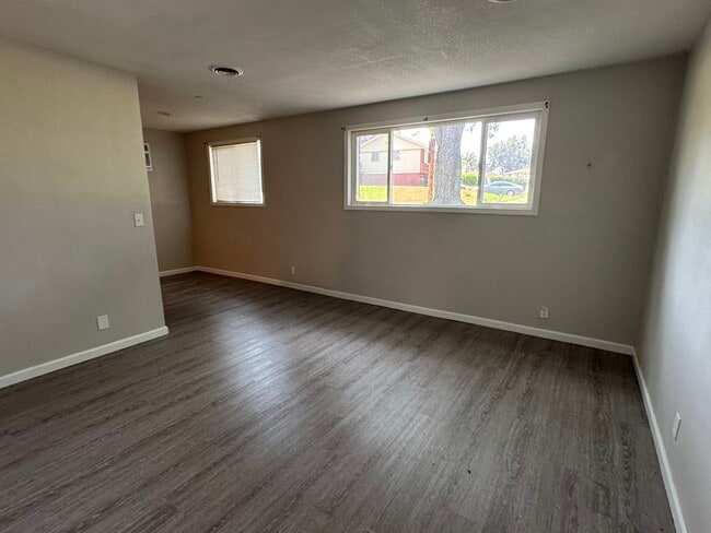 Building Photo - 3240 Heatherton Dr