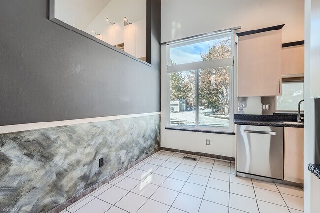 Building Photo - 3 br, 2.5 bath House - 10067 East Peakview...