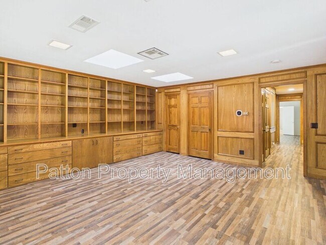 Foto del edificio - 6810 Montague Dr