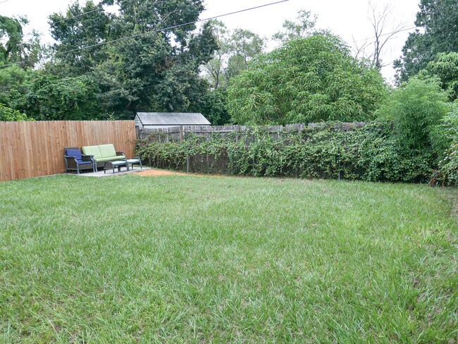 Building Photo - 1453 Hendren Dr