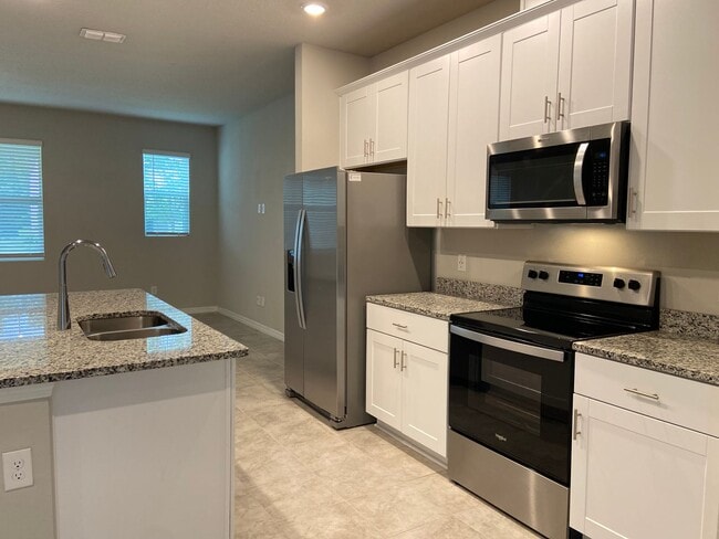 Building Photo - 3 Bedroom, 2.5 Bath Townhome in Legacy Place!