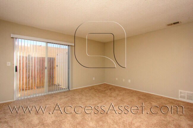 Foto del edificio - 33150 Esther St