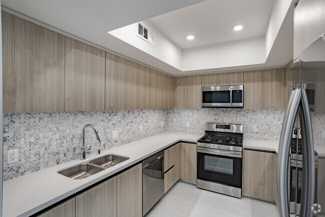 3HAB, 3BA - 1,600 ft² - 1070 S Holt Ave
