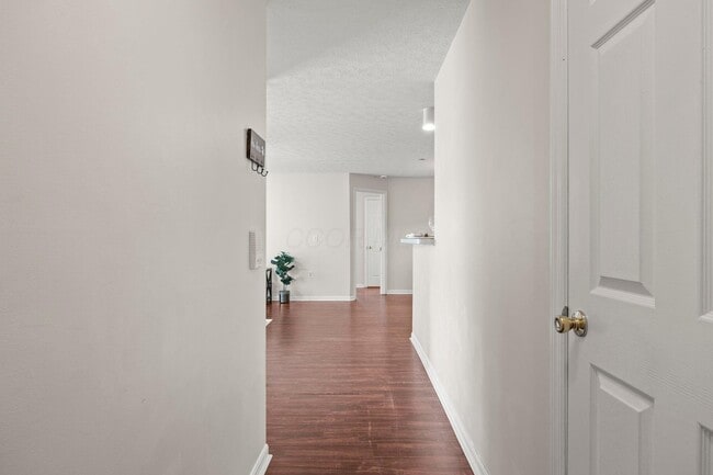 Building Photo - 6823 Meadow Creek Dr
