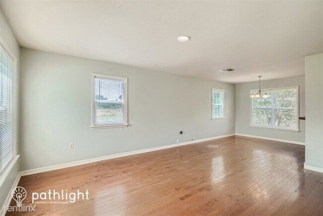 Building Photo - 3 br, 2 bath House - 3403 County Line Road...