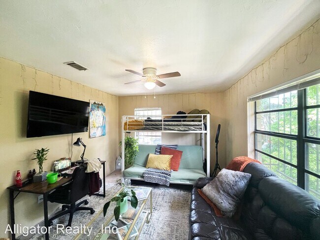 Building Photo - 4 br, 2 bath House - 727 NW 10th Street