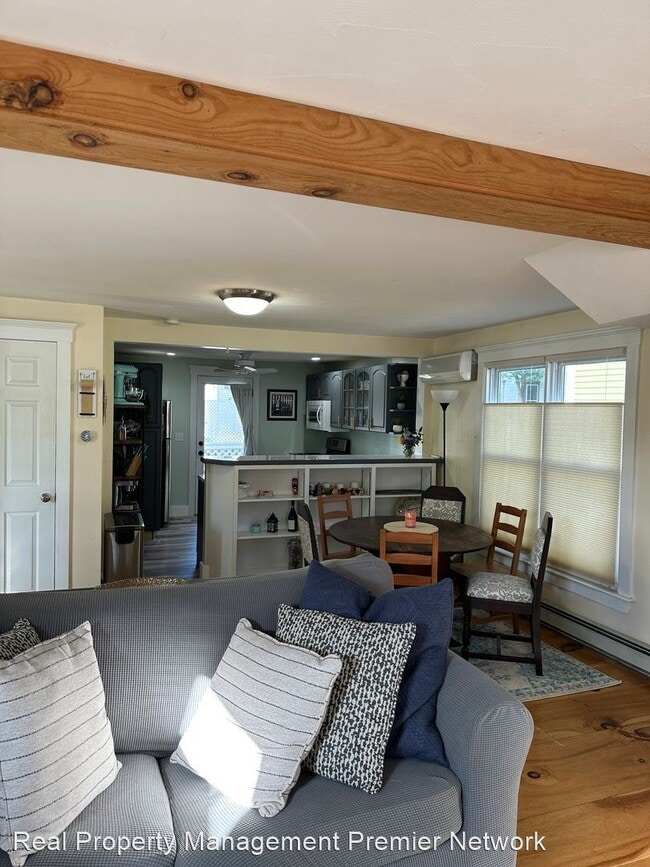 Building Photo - 2 br, 1.5 bath House - 12 Perry Ave