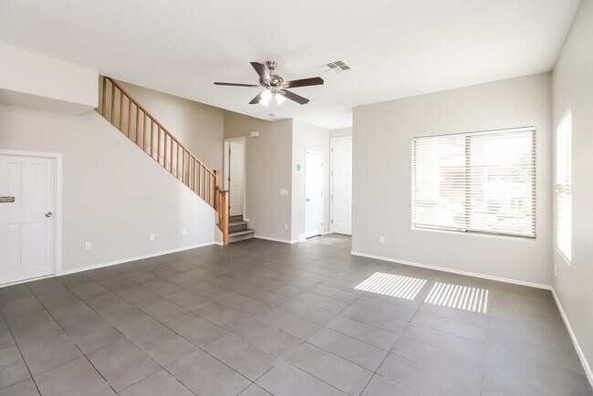 Foto del edificio - 5807 E Grove Ave