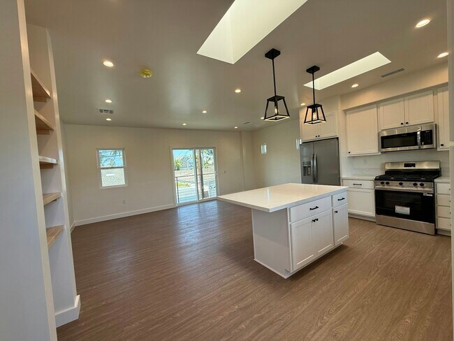 Foto del edificio - 1809 Lake St