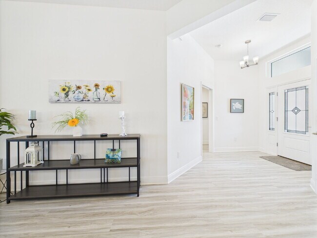 Foto del edificio - Furnished 3/2 in Water’s Edge | Golf Cart ...