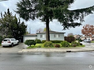 Building Photo - 1311 Klamath Dr
