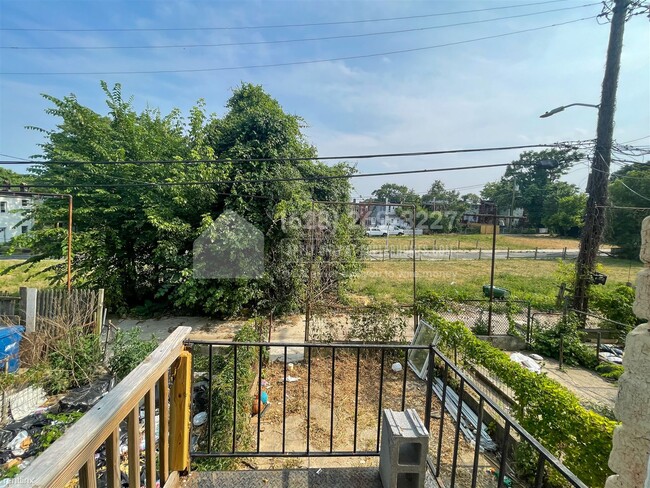 Building Photo - 4 br, 1 bath House - 2525 West Lombard Str...