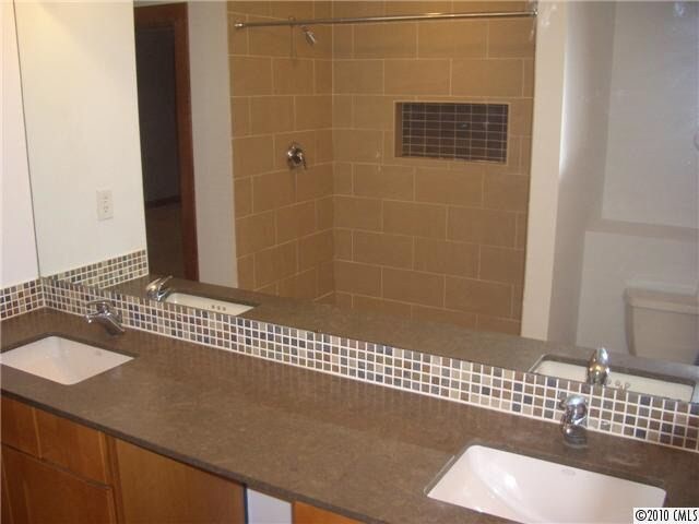 Building Photo - 16201 Twin Cove Dr