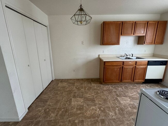 Building Photo - 1508 Benttree Dr