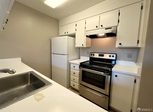Building Photo - 2450 Walters Way