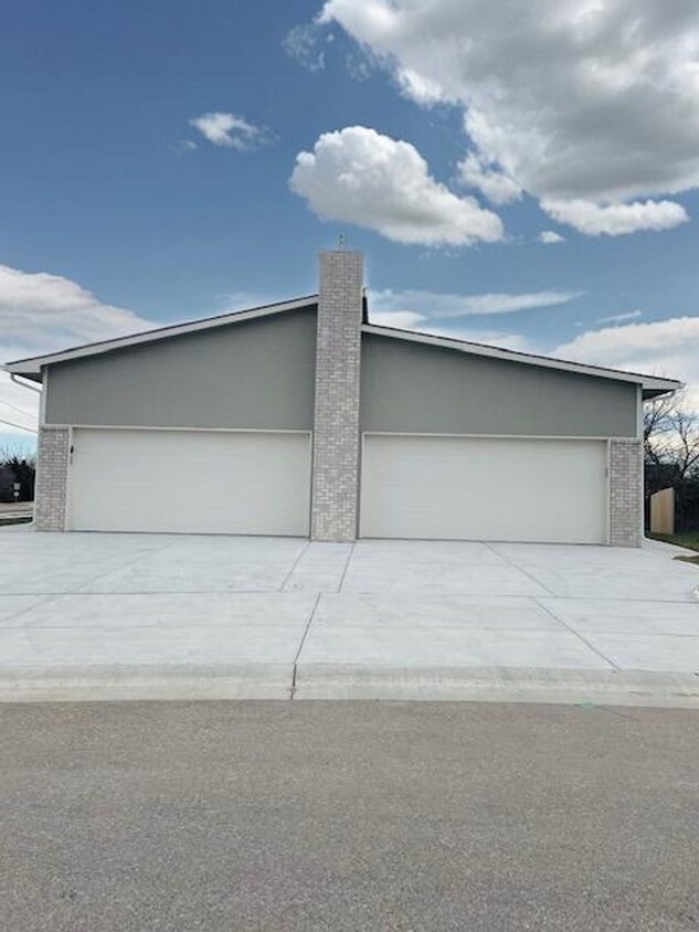 Foto principal - 11631/33 Harry Ct