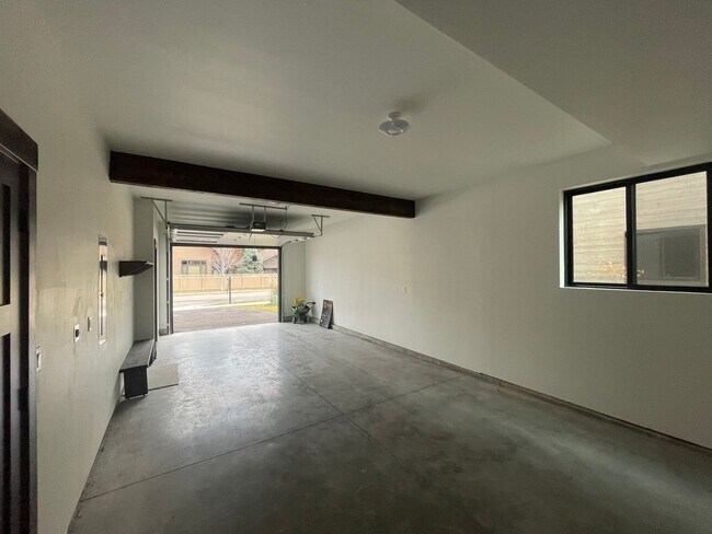 Foto del edificio - Brand New Three Story Whitefish Townhouse