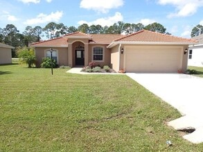 Building Photo - 12 Point of Woods Dr
