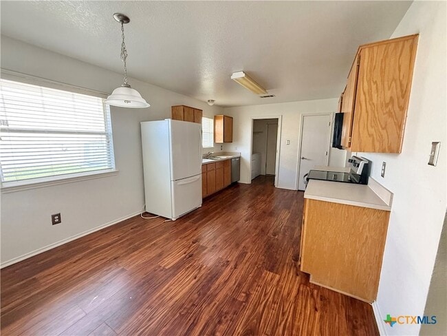 Building Photo - 4504 Aspen Dr