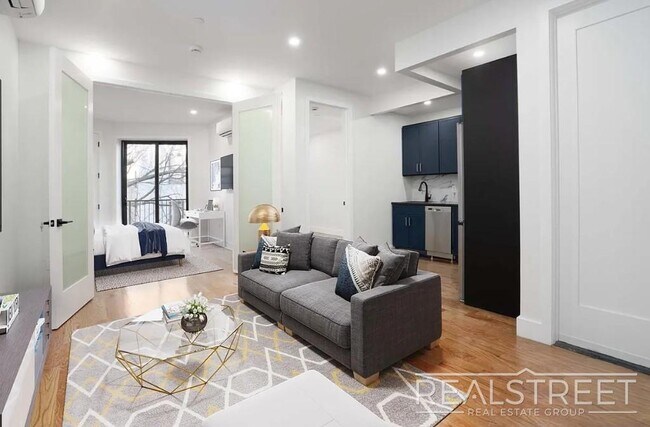 Foto del edificio - Bright 2BR with Functional Layout & Everyday Convenience