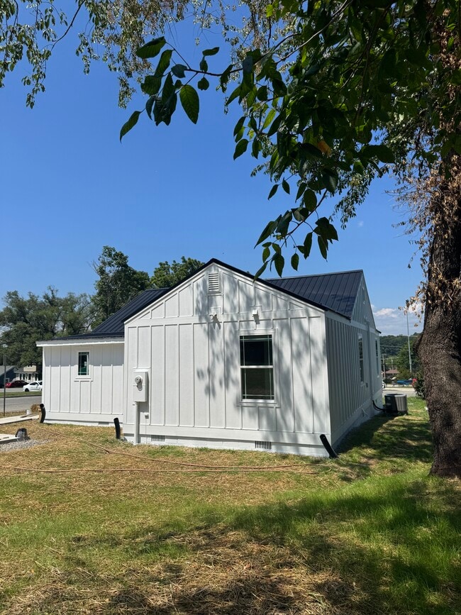 Building Photo - 327 Clement St