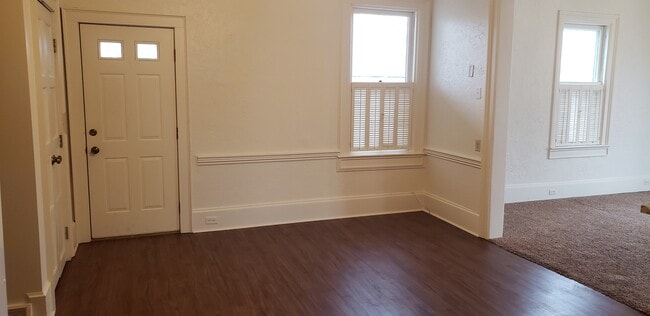 Building Photo - 112 E Franklin Ave