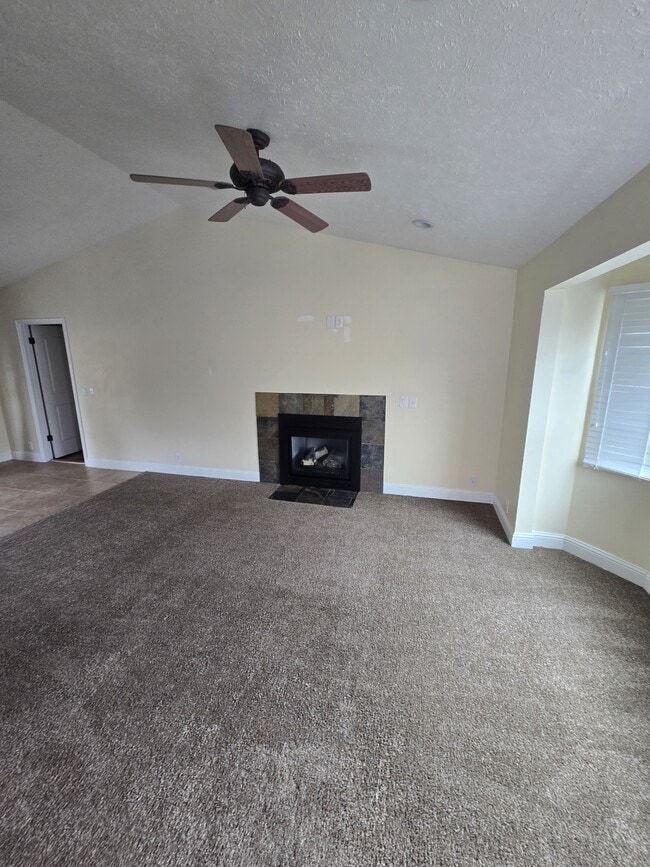 Building Photo - 2575 Dry Creek Dr