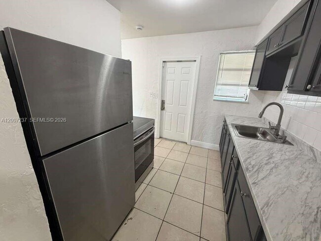 Foto del edificio - 14225 Jefferson St