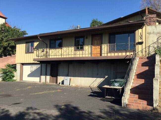Building Photo - 105 NE Ellis Ave