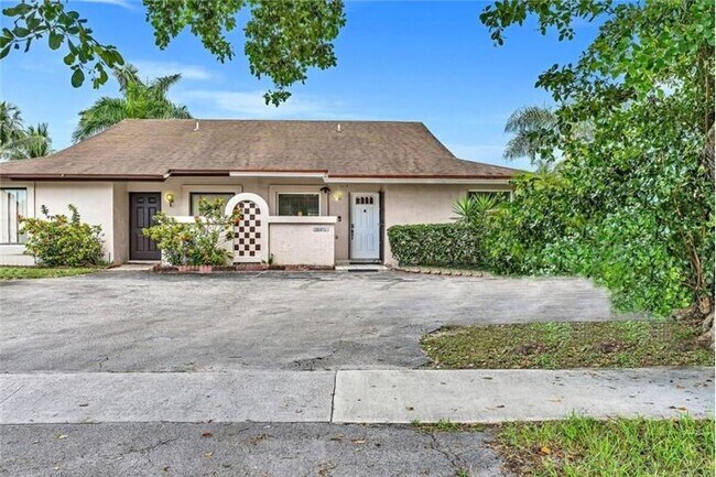 Foto del edificio - 5824 N Park Rd