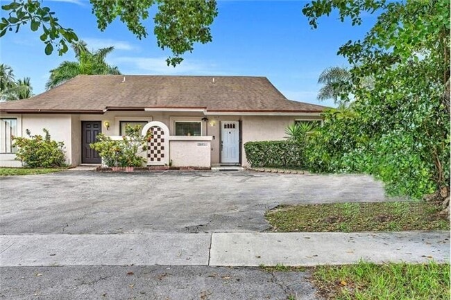 Photo - 5824 N Park Rd Apartment