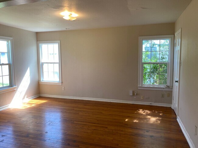 Building Photo - 2 Bedroom/2 Bath University Park Subdivision