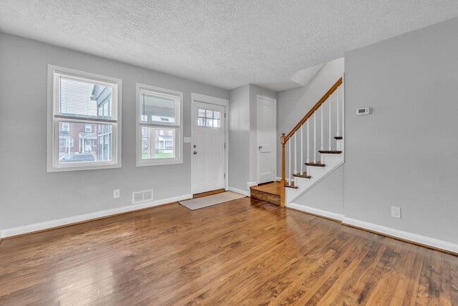 Building Photo - Charming 2Bed/1.5Bath Townhome in Dundalk