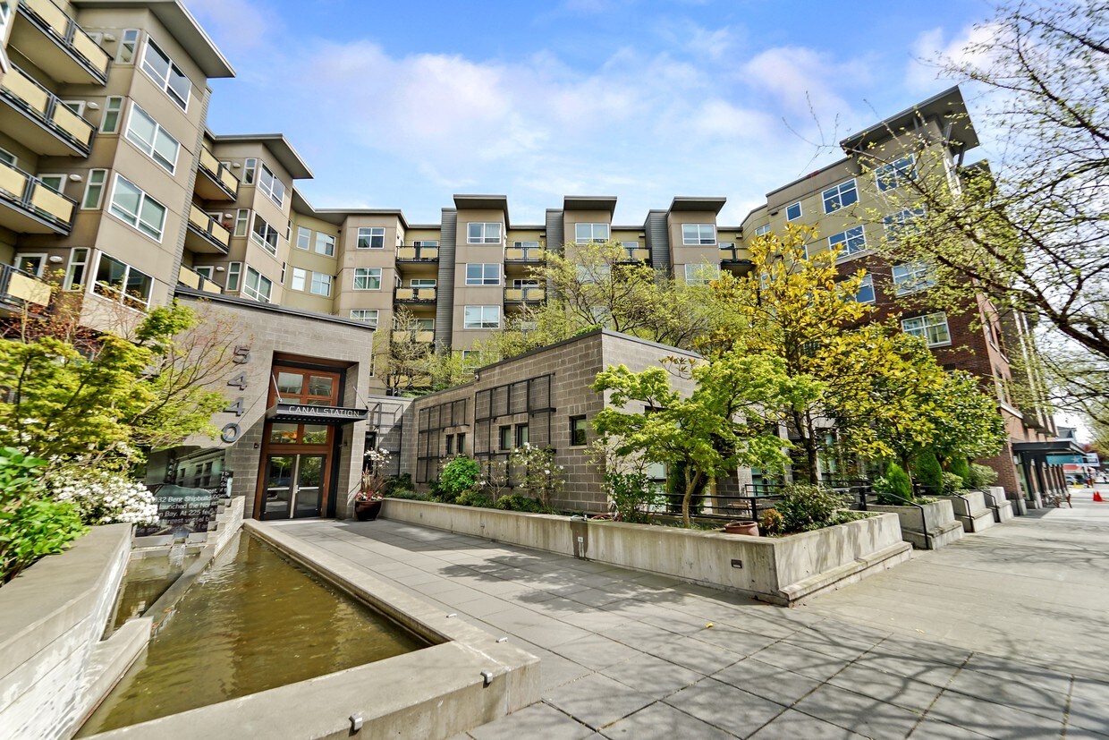 Primary Photo - 5440 Leary Ave NW