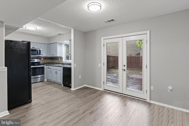 Foto del edificio - 1718 Brightwell Ct