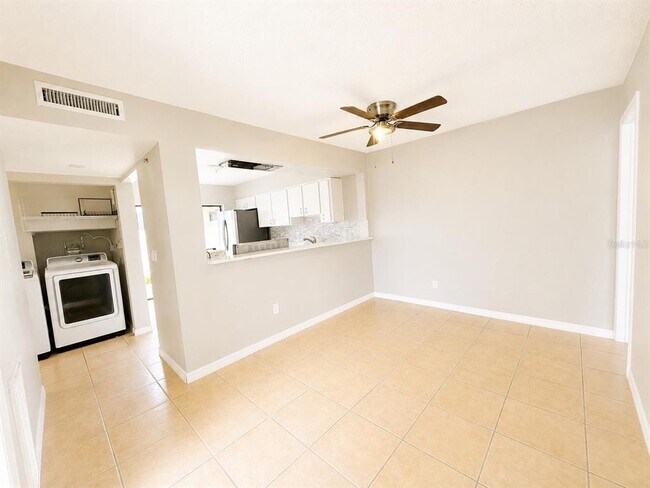 Foto del edificio - 5104 Springwater Ct