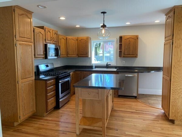 Building Photo - 59 Elm St