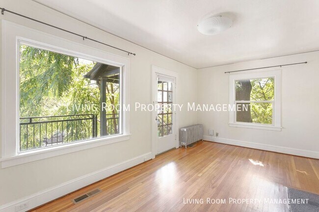 Foto del edificio - Spacious Buckman Duplex With An Attached G...