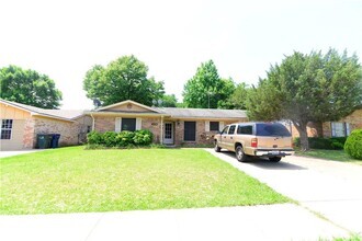 Building Photo - 1438 Shorehaven Dr