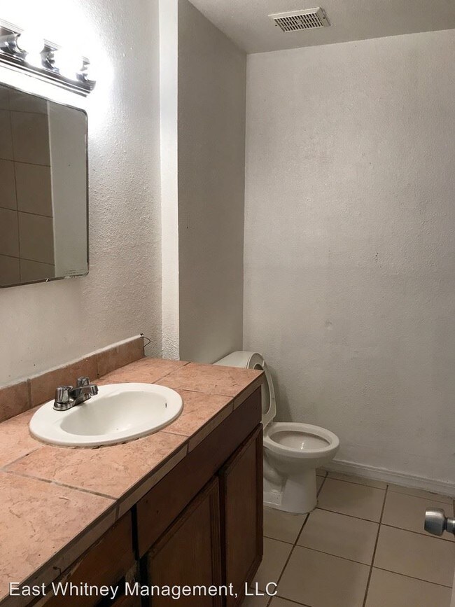 Foto del edificio - 8122 Autumn Ln