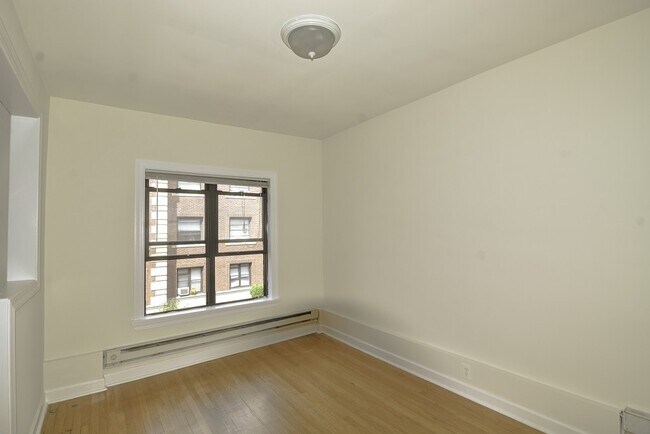 Foto del edificio - 820 W Waveland Ave