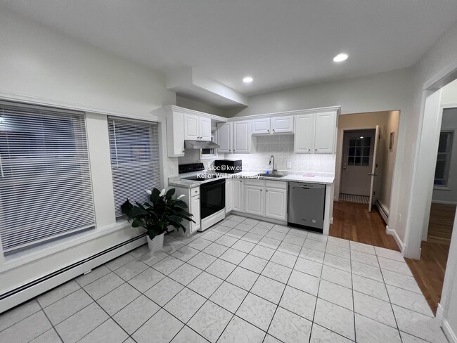 Building Photo - 15 Playstead Rd