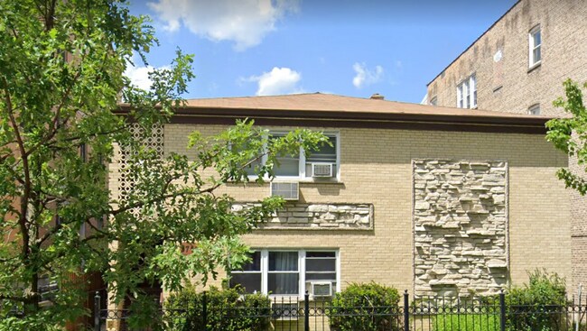 Building Photo - 3746 W Leland Ave