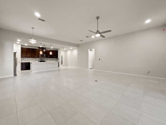 Foto del edificio - $1,500 OFF on Your 2nd Month’s Rent! Riverview Gem – 4BR/2BA Home with Screened-In Hot Tub & Solar!!