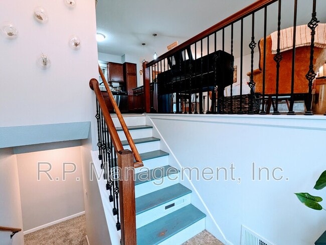 Foto del edificio - 4251 Carlson Lake Ln N