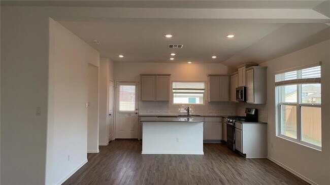 Building Photo - 137 Konik Rd