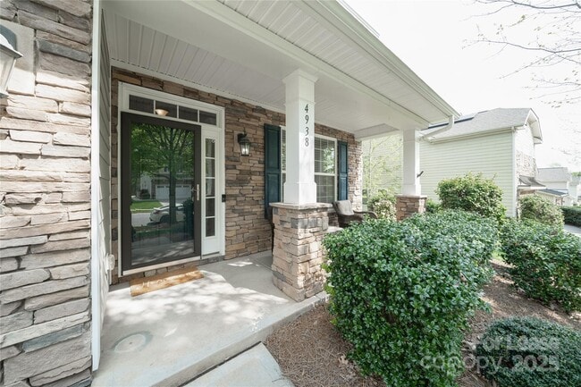 Building Photo - 4938 El Molino Dr